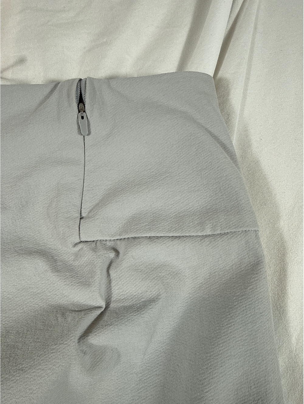 Women’s Athleta Gray Capri Pants Size 8 - Picture 9 of 10